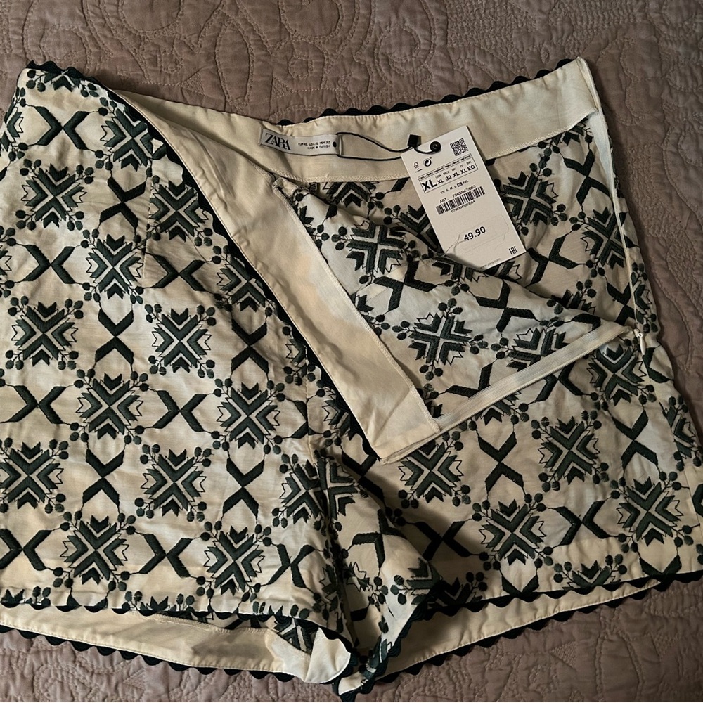 Brand new Zara shorts size large